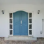 Muy cerca del mar, areopuerto y centro histórico